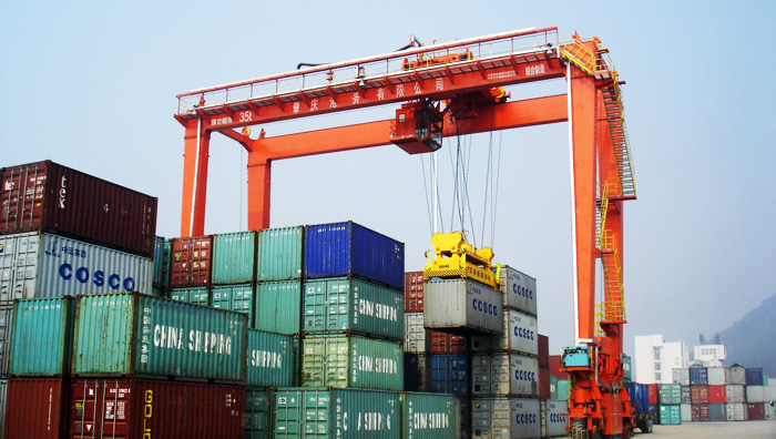 crane for transporting goods