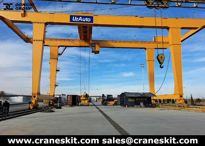buy rail mounted container gantry crane from DQCRANES