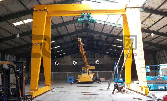 single-girder-gantry-crane-in-warehouse.jpg