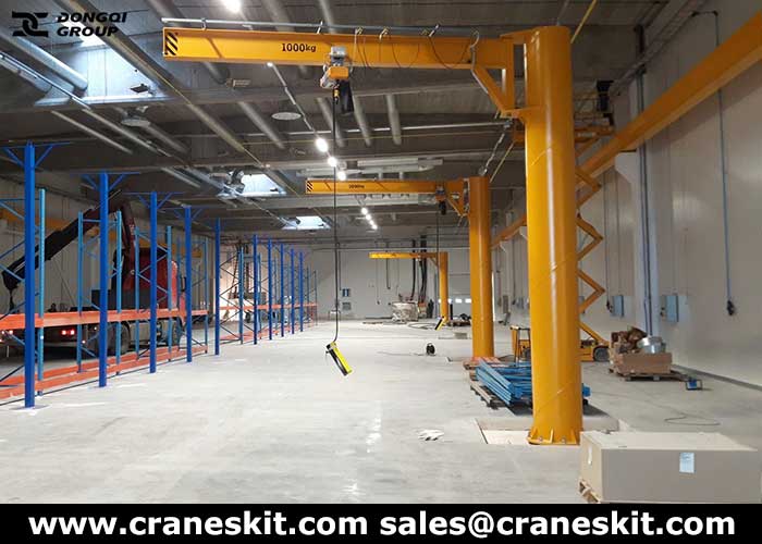 Pillar mounted jib crane for workstation applications