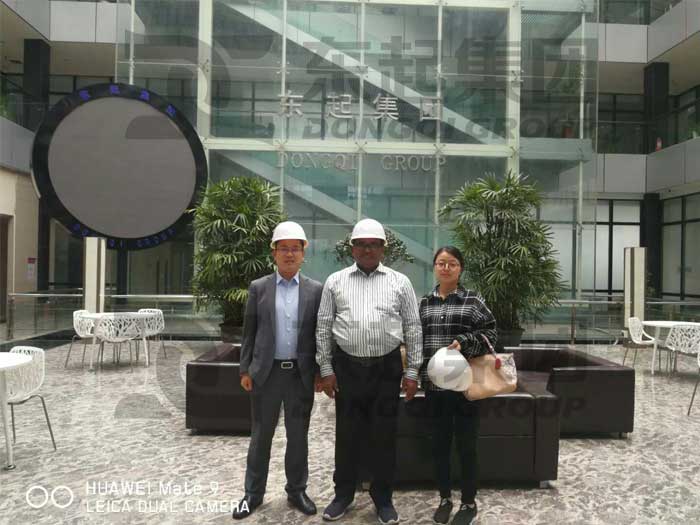bangladesh-customer-visited-crane-factory.jpg