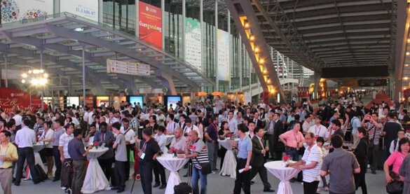 visitors at canton fair