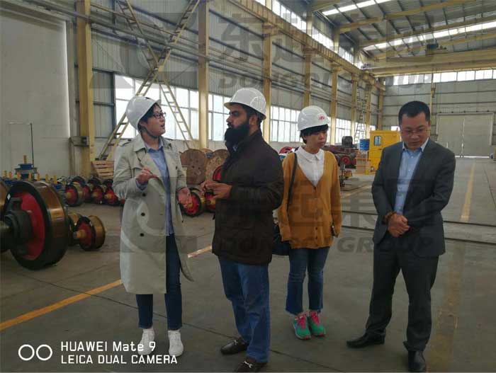 pakistan-customer-visited-crane-factory.jpg