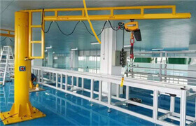 Crane Applied in Serbia Plastic Injection Industry - Dongqi Crane