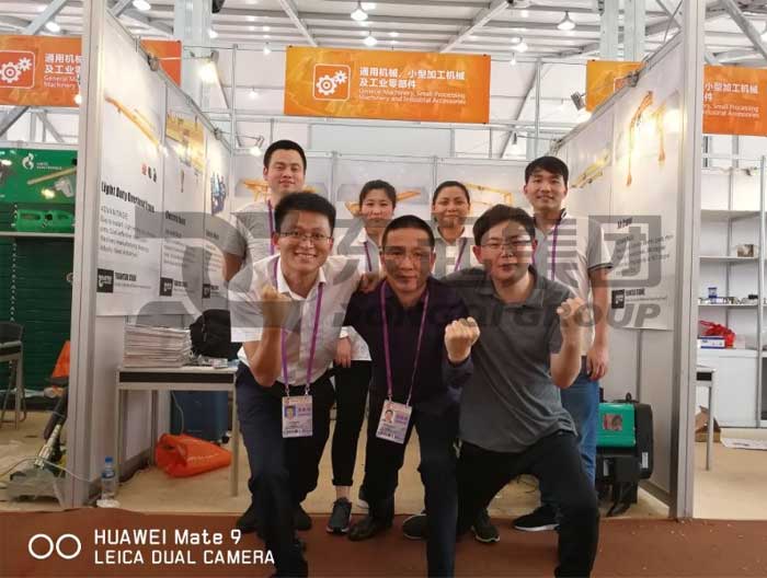 crane-team-on-canton-fair.jpg