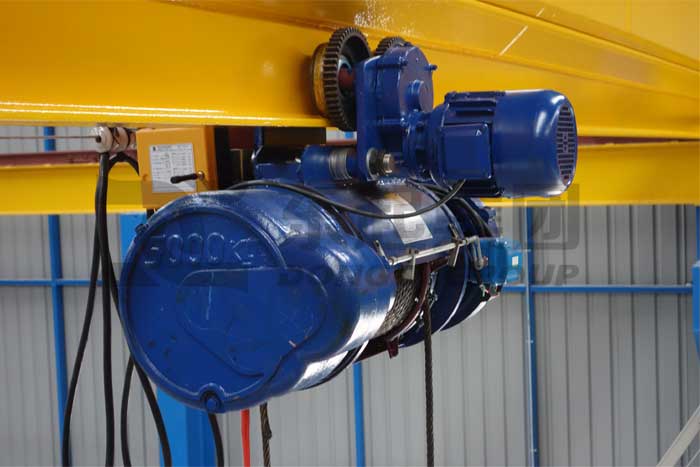 fix-electric-hoist-on-crane-main-girder.jpg