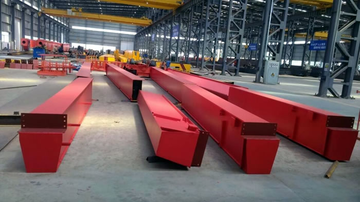 Overhead cranes for Serbia plastic injection workshop